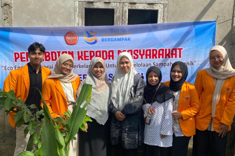 Dosen Farmasi Unja Yuliawati, S.Farm.,M.Farm.,Apt. Raih Hibah Program Pengabdian BIMA Kemdiktisaintek: Eco Enzyme untuk Kelola Sampah Organik Berkelanjutan