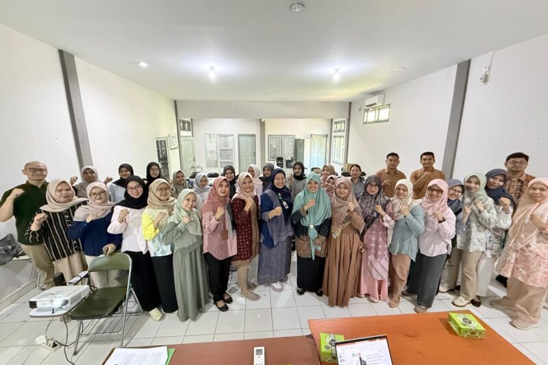 Pengenalan Kehidupan Kampus Mahasiswa Baru Apoteker Universitas Jambi Angkatan II : Pengenalan Akademik, Praktik, dan Etika Profesi